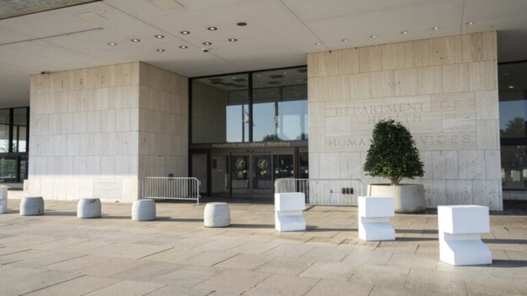 Federal Workers Dismissed, Including Those from HHS, Rehiring Blocked by Appeals Court