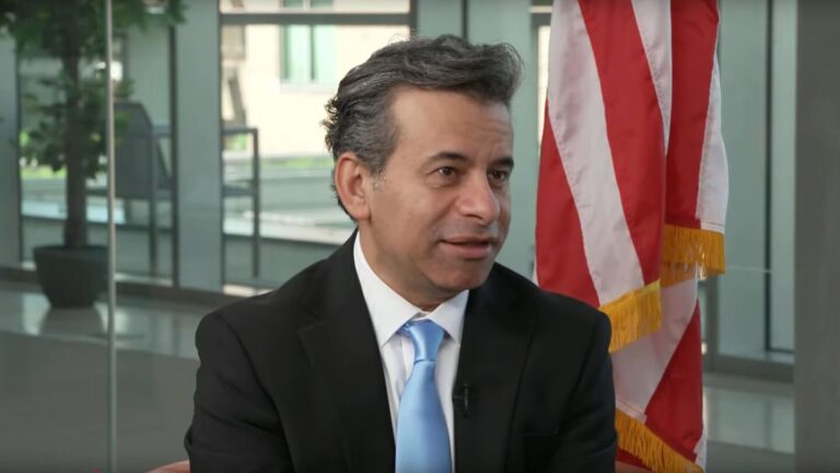 Makary Considers ‘America-First’ User Fee Model in Strategy for Renewal Negotiations