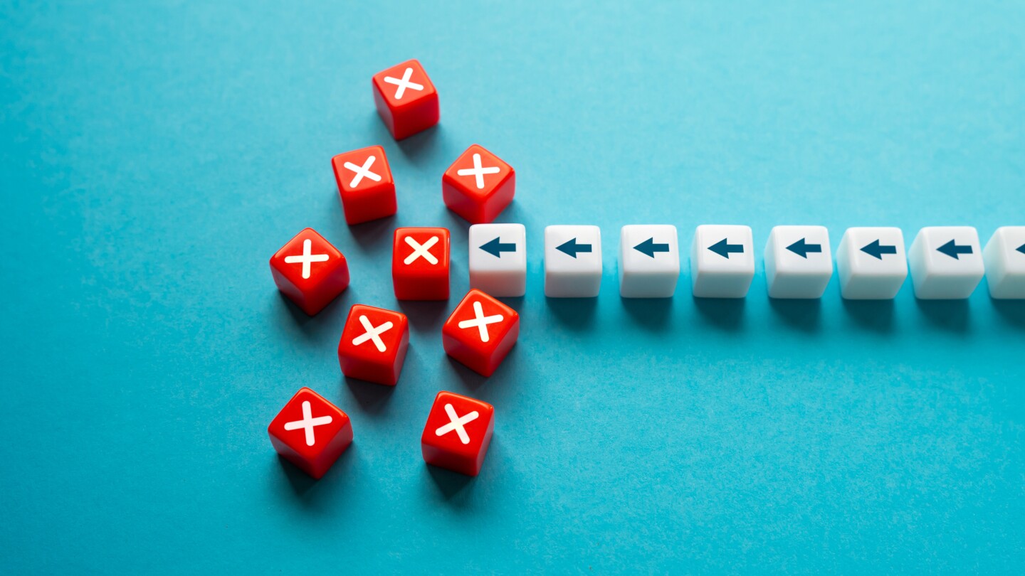 Moderna Halts Production of 3 mRNA Vaccines, Obtains $1.5B Loan Aiming for 10% Revenue Growth