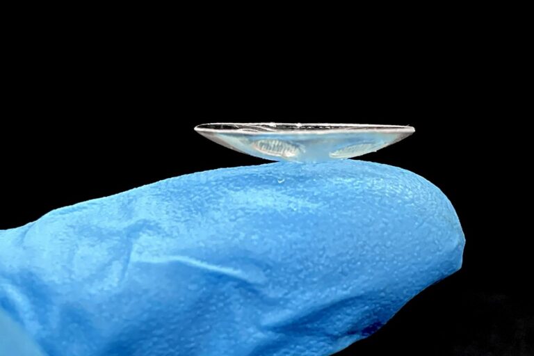 Innovative Contact Lens Utilizes Microfluidic Technology for Monitoring and Managing Glaucoma